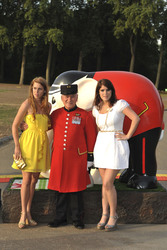 Beatrice Mountbatten-Windsor / Princess Beatrice of York, Eugenie Mountbatten-Windsor / Princess Eugenie of York