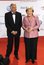 Bernd Neumann, Angela Merkel