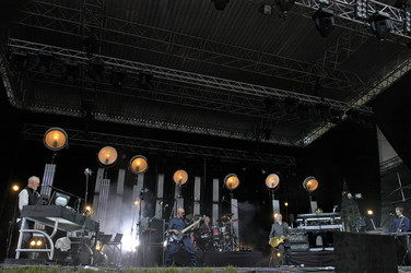 Peter Gabriel mit Band