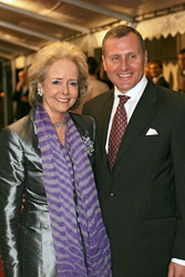 Isa Gräfin von Hardenberg mit Begleitung