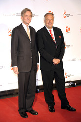 Bernd Neumann mit Begleitung