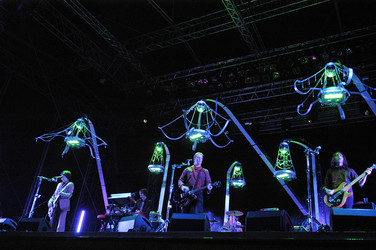 Troy Van Leeuwen, Dean Fertita, Josh Homme, Joey Castillo, Michael Shuman