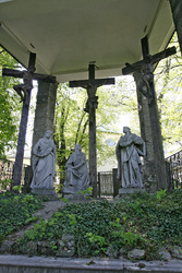 Kreuzigungsszene vor dem Kapuzinerkloster