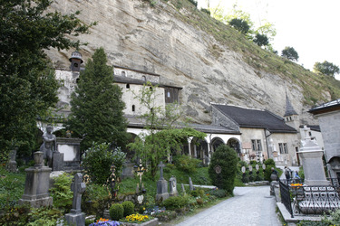 Gräber vor den Felsenkatakomben
