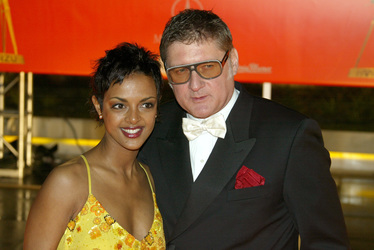 Dennenesch Zoudé mit Begleitung