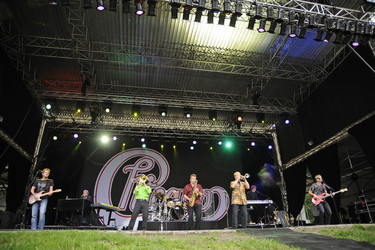 Keith Howland, Bill Champlin, James Pankow, Tris Imboden, Walter Parazaider, Lee Loughnane, Robert Lamm, Jason Scheff