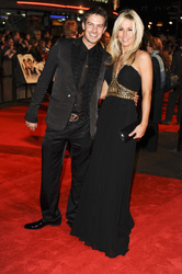 Ashley Taylor Dawson mit Begleitung