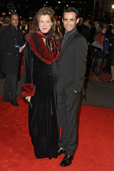 Janie Dee mit Begleitung