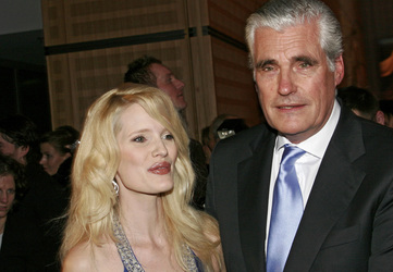 Mirja du Mont, Sky Dumont