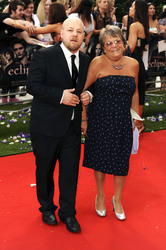 David Slade mit Begleitung