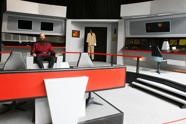 Martin Netter auf der Brücke vom Raumschiff Enterprise aus 'Star Trek: The Original Series'
