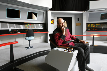 Martin Netter auf der Brücke vom Raumschiff Enterprise aus 'Star Trek: The Original Series'