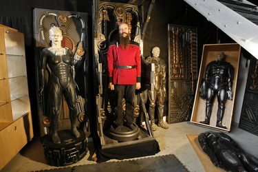 Martin Netter in einem Borg Alkoven mit der Borg Queen aus 'Star Trek: First Contact'