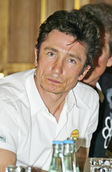 Dominic Keating