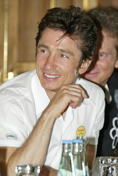 Dominic Keating