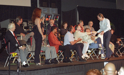 DeForest Kelley mit Schauspielerin aus der original Star Trek Serie