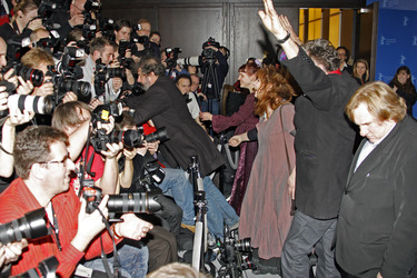 Gustave de Kervern, Miss Ming, Yolande Moreau, Benoit Delépine, Gérard Depardieu mit Fotografen