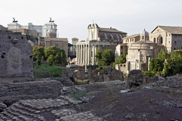 Tempio di Antonino e Faustina / Tempel des Antoninus Pius und der Faustina