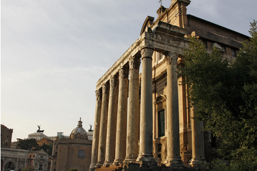 Tempio di Antonino e Faustina / Tempel des Antoninus Pius und der Faustina