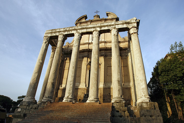 Tempio di Antonino e Faustina / Tempel des Antoninus Pius und der Faustina
