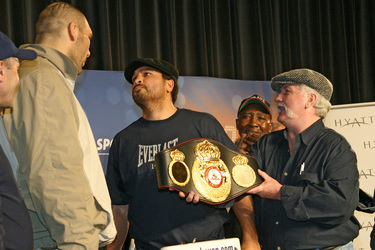 Nikolai Valuev, John Ruiz