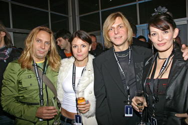 Uwe Hassbecker, Ritchie Barton