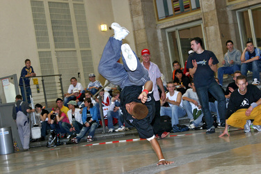 Breakdancer