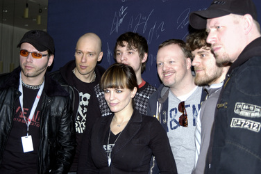 Stefan Raab, Oomph! featuring Marta