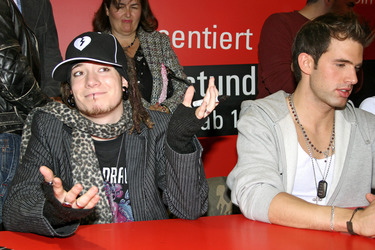 Izzy Galegos, Jay Khan