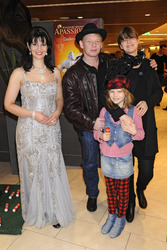 Arndis Halla, Ben Becker und Anne Seidel mit Tochter Lilith