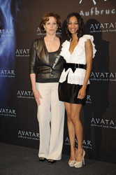 Sigourney Weaver, Zoe Saldana