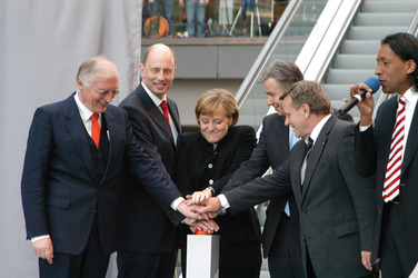 Günter Verheugen, Wolfgang Tiefensee, Angela Merkel, Klaus Wowereit, Hartmut Mehdorn, Cherno Jobatey
