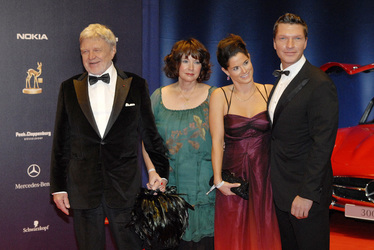 Hardy Krüger mit Ehefrau Anita und Hardy Krüger Jr. mit Ehefrau Katrin Fehringer