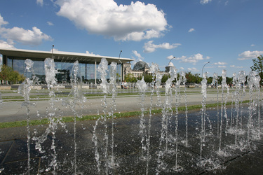 Paul-Löbe-Haus und Reichstagsgebäude