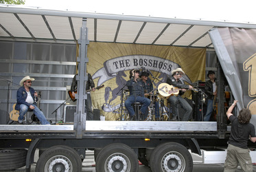 Malcolm 'Hank Williamson' Arison, Stefan 'Russ T. Rocket' Buehle