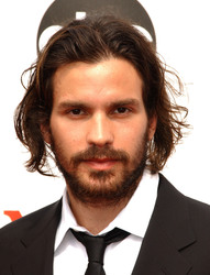 Santiago Cabrera