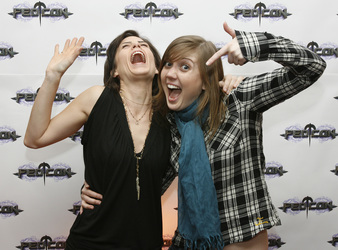 Leah Cairns, Nicki Clyne