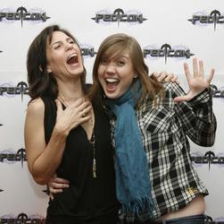 Leah Cairns, Nicki Clyne
