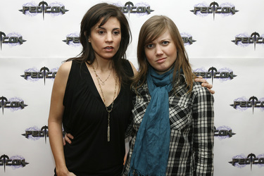 Leah Cairns, Nicki Clyne