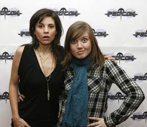 Leah Cairns, Nicki Clyne
