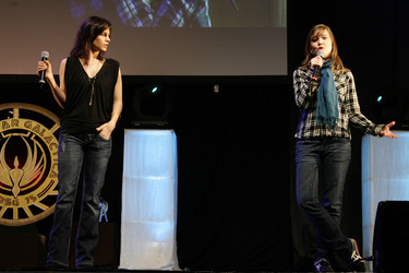 Leah Cairns, Nicki Clyne