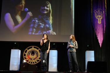 Leah Cairns, Nicki Clyne