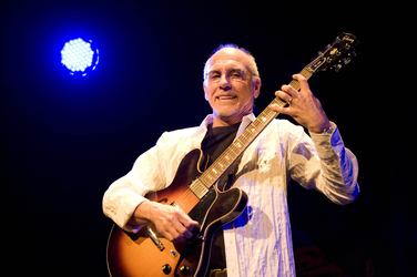 Larry Carlton