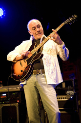 Larry Carlton