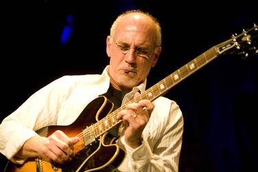 Larry Carlton