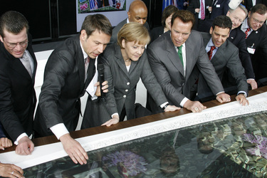 Karl-Theodor zu Guttenberg, René Obermann, Angela Merkel, Arnold Schwarzenegger