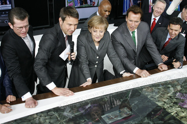 Karl-Theodor zu Guttenberg, René Obermann, Angela Merkel, Arnold Schwarzenegger
