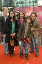 Fanny Landuris mit Freund Nick, Isabella Landuris, Dieter Landuris mit Neffe Moritz