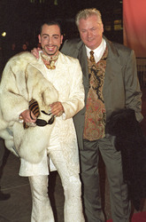 Harald Glööckler mit Begleitung