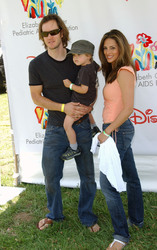 Mark Paul Gosselaar, Lisa Ann Russell